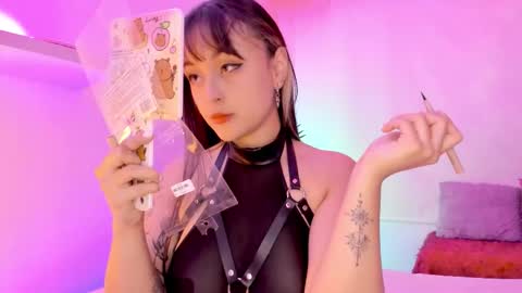 Mimi online show from November 7, 7:27 pm