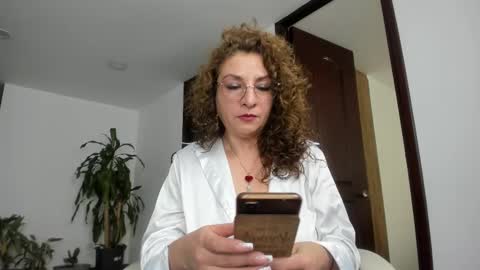 Snapshot of gloriacrespo chatting on March 3, 5:52 pm gloriacrespo online show from March 3, 5:52 pm