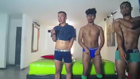 THOMAS AND DAMIAND online show from February 20, 3:25 pm