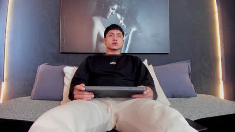 steven online show from December 12, 1:06 pm