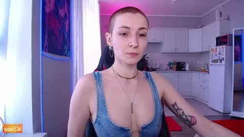 Elpis Foxter online show from May 4, 11:17 am