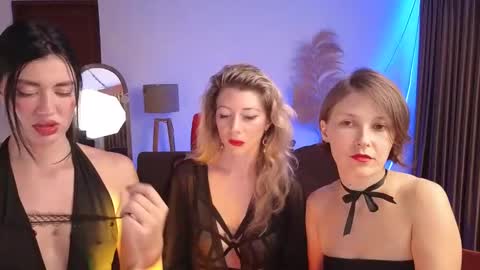 Snapshot of goddess_marylin chatting on February 2, 3:10 am   330 UTC2 girls   online show from February 2, 3:10 am