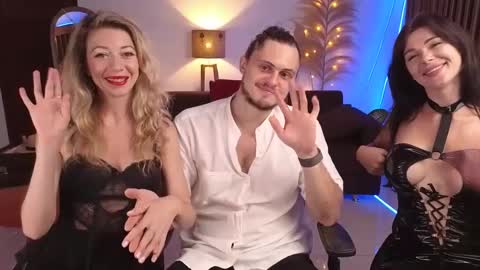 Snapshot of goddess_marylin chatting on January 29, 3:22 am   330 UTC2 girls   online show from January 29, 3:22 am
