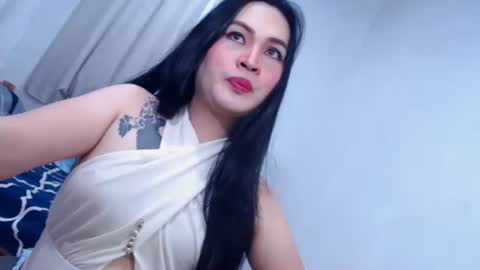QUEEN JANE online show from May 5, 7:30 pm