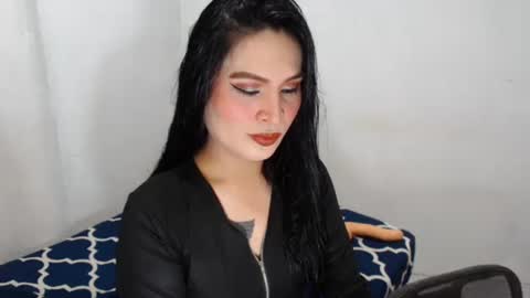 QUEEN JANE online show from May 9, 7:42 pm