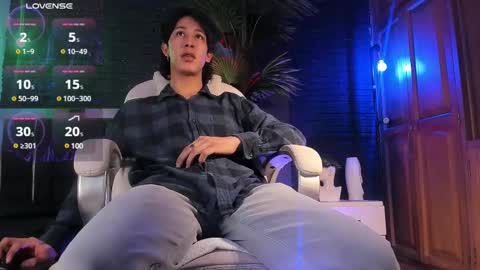 Snapshot of godly_huan chatting on February 13, 8:27 am HUAN online show from February 13, 8:27 am