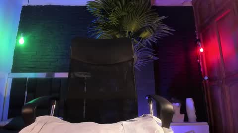 Snapshot of godly_huan chatting on March 3, 11:33 am HUAN online show from March 3, 11:33 am