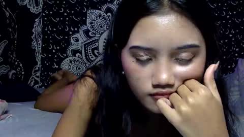 goldentemptress18 online show from March 10, 6:29 am