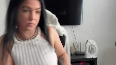 GOLDENTITTY online show from May 6, 2:23 pm