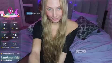 goodgirl0024 online show from November 6, 8:45 pm