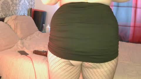 Layla online show from April 8, 7:55 am