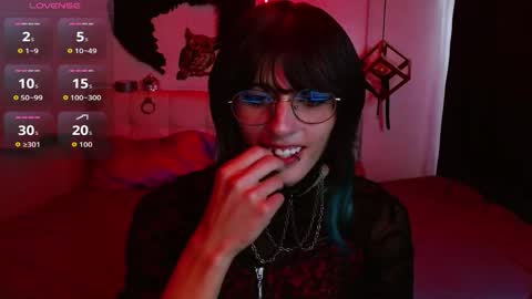 goth_minerva online show from September 16, 1:57 pm