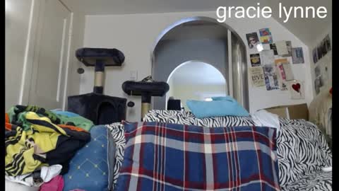 gracielynne1989 online show from April 23, 6:42 pm