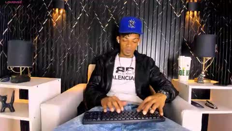 Snapshot of gregory_sforza chatting on October 6, 12:34 pm GregorySforza online show from October 6, 12:34 pm