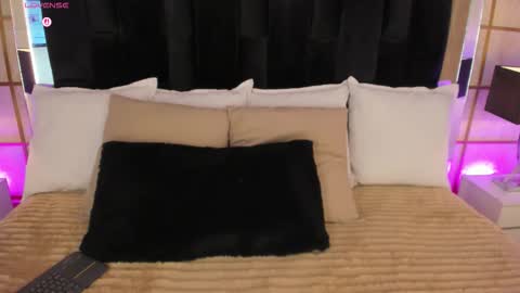 Greta Velvet  online show from December 3, 7:47 pm