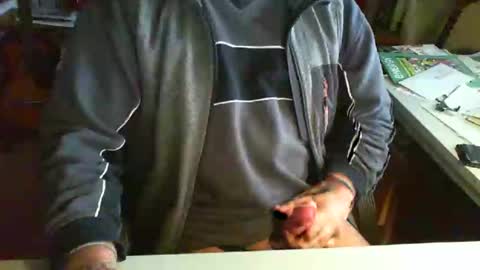 greyhounddog online show from December 12, 9:19 am