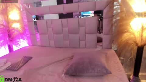    online show from December 14, 8:04 pm