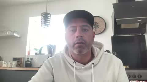 guil0 online show from February 3, 2:32 pm