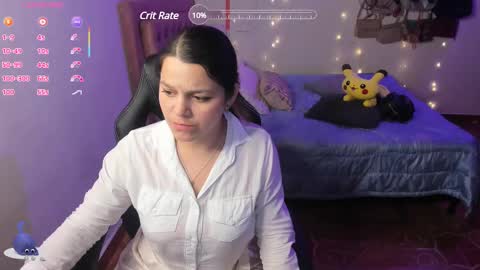 Snapshot of guinivere_blake chatting on February 17, 3:47 am Hello Im Julieta Im 25 years old welcome to my room have fun and be happy. online show from February 17, 3:47 am