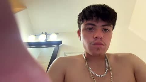 gustavog79 online show from April 18, 12:01 am