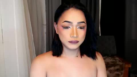 Snapshot of gwenngoddess chatting on October 22, 7:26 pm Call me Miss Gwen online show from October 22, 7:26 pm