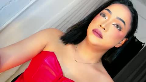 Snapshot of gwenngoddess chatting on October 21, 6:00 pm Call me Miss Gwen online show from October 21, 6:00 pm