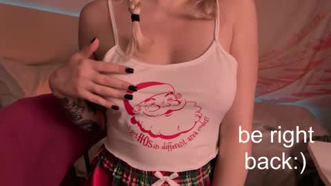 Snapshot of h2h0e chatting on February 15, 7:17 pm Lana online show from February 15, 7:17 pm