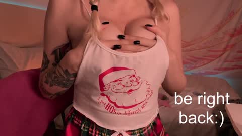 Snapshot of h2h0e chatting on January 23, 6:56 pm Lana online show from January 23, 6:56 pm