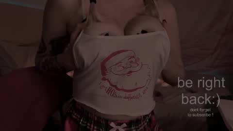 Snapshot of h2h0e chatting on September 11, 2:24 am Lana online show from September 11, 2:24 am