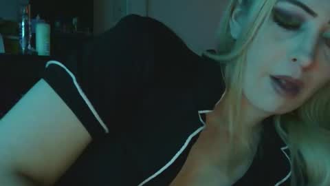 Hailey and d online show from December 22, 8:32 am