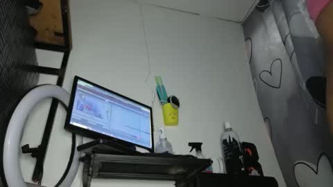 hairygirl83 online show from December 17, 11:28 am