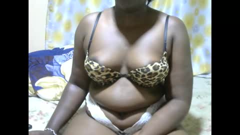 hairypussybigassy001 online show from February 9, 5:54 pm