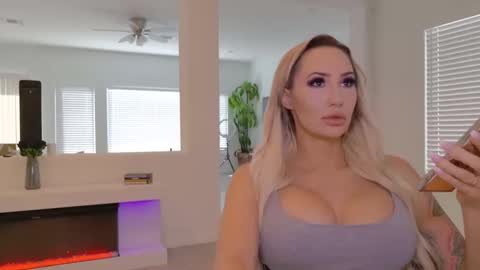 Halia Hill online show from October 15, 5:47 pm