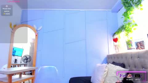 Halley Lorens online show from February 9, 7:49 pm