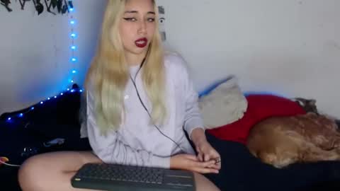 HALLIE online show from September 17, 8:12 pm