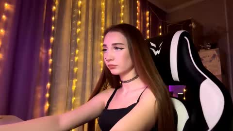 Holly online show from December 17, 7:20 pm