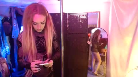 halovalentine online show from October 16, 12:21 am