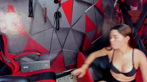 Hana and Zeta online show from October 5, 12:57 pm