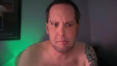 Snapshot of hand_banana_420 chatting on October 6, 2:18 am hand_banana_420 online show from October 6, 2:18 am