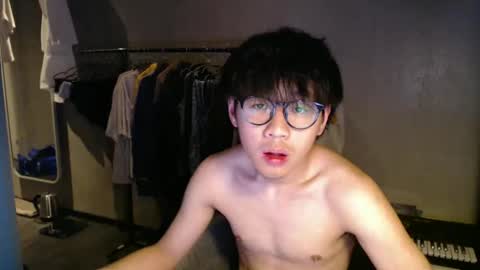 handsome_mannn online show from May 10, 10:27 pm