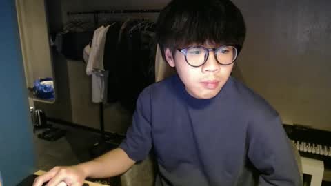 handsome_mannn online show from December 14, 11:44 pm