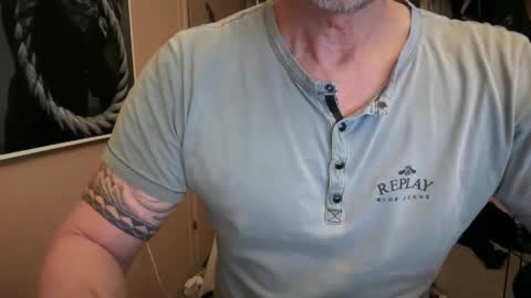 hanky online show from March 10, 5:29 pm