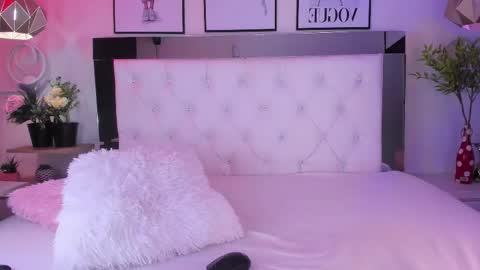 Hanna  online show from March 19, 5:40 pm