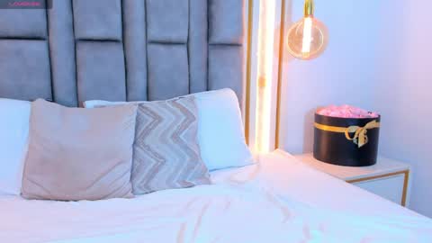 Eliana online show from April 14, 1:53 am