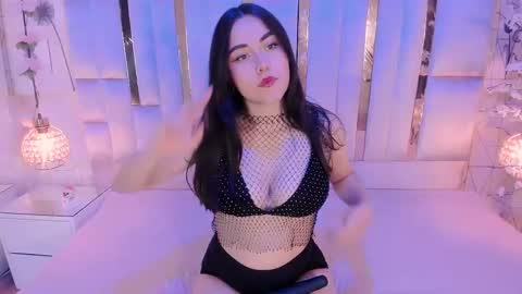Snapshot of hannacollins_2 chatting on October 5, 1:19 pm Hanna Collins online show from October 5, 1:19 pm