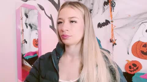 Hannah 027 online show from October 22, 11:01 am