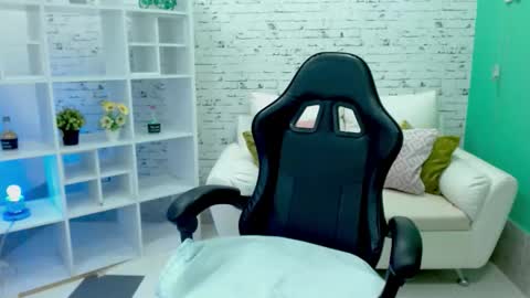 Hannah  online show from October 15, 11:44 am