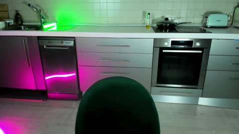 Hannah online show from March 4, 12:18 am