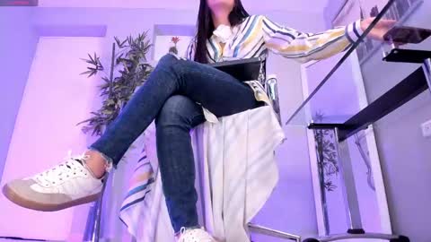 HANNAH HOWELL online show from February 28, 9:47 am