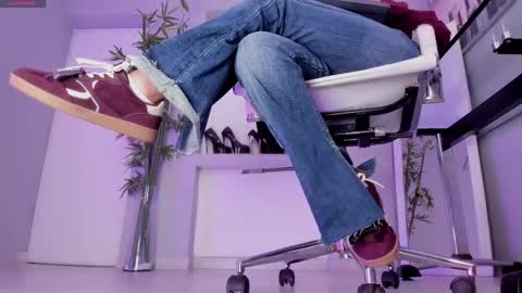 HANNAH HOWELL online show from October 7, 11:17 am